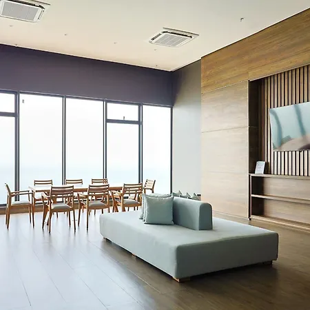 Wow Ocean View, Rooftop Pool, Gym & Desk