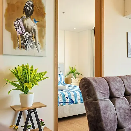 Wow Ocean View, Rooftop Pool, Gym & Desk Apartment