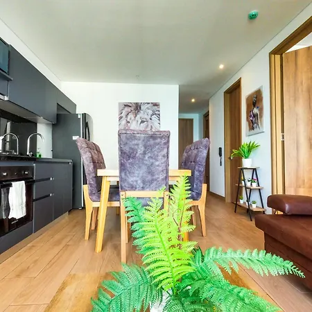Wow Ocean View, Rooftop Pool, Gym & Desk Apartment *